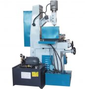 所述外壳内底壁设有打磨