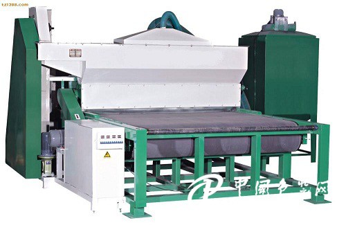 外壳中端设置第二电机