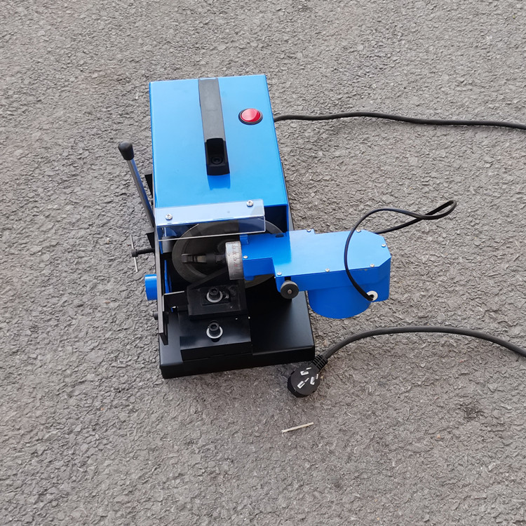 只需通过推杆控制卡销与连接套的离合