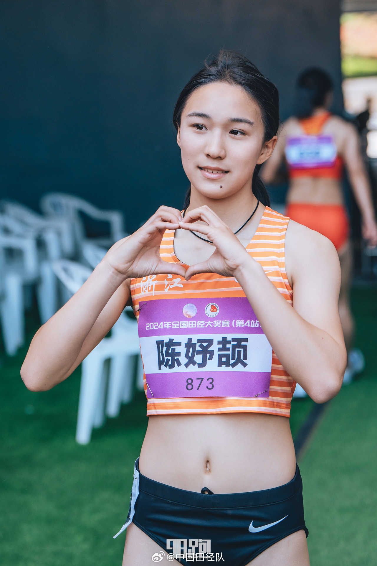 战胜偶像，15岁陈妤颉在山东日照全国田径冠军赛