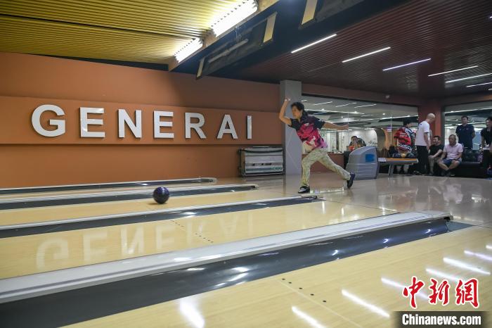 滨海新区举行的第六届京津冀保龄球交流赛天津