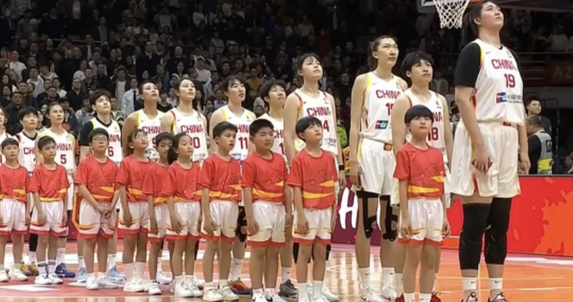 中国女篮武汉大胜南苏丹女篮 战术压制对手