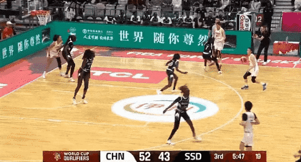 中国女篮武汉大胜南苏丹女篮 战术压制对手
