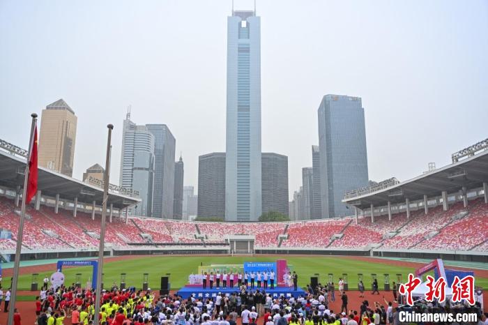 广州国际体育嘉年华启动 全民健身跑道智慧照明
