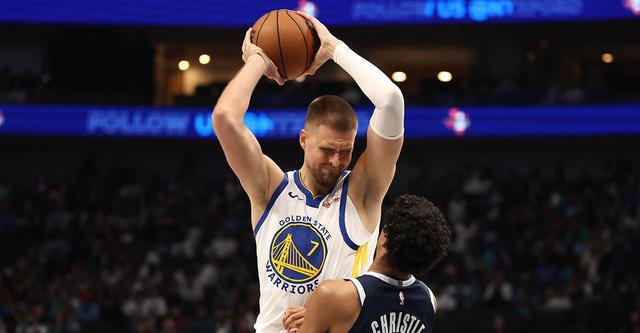 勇士加时险胜独行侠终结三连败 穆迪23分重伤离