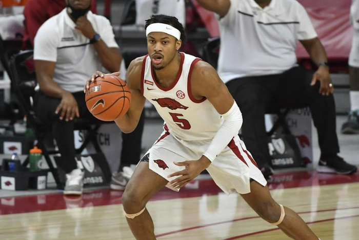 摩西·穆迪遭遇左膝重伤，坚韧精神照亮康复之路