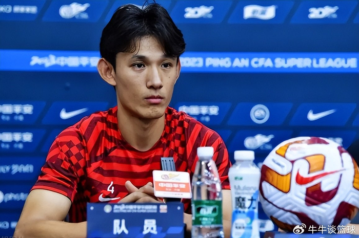 大连英博携手贸易公司共筑青训未来 毛伟杰左后