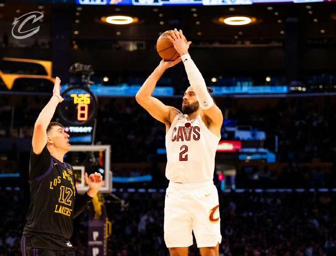 湖人狂胜骑士锁定季后赛席位 詹姆斯超越贾巴尔