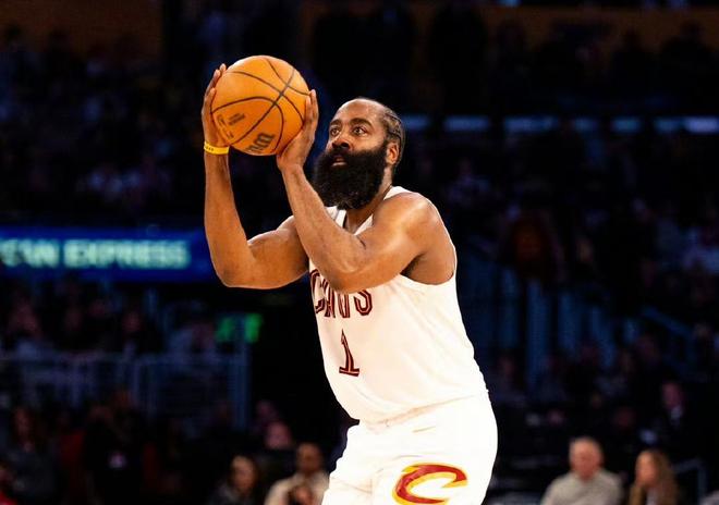 湖人狂胜骑士锁定季后赛席位 詹姆斯超越贾巴尔