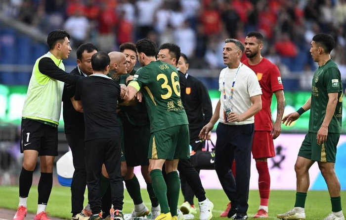 浙江队重罚拉拽对手头发外援 米特里策被禁赛罚